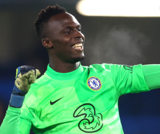 Chelsea open talks over new contract for Mendy